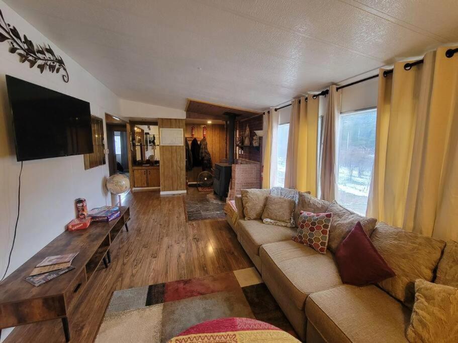 Campground At Sequoia Mountain Farms - Bring Your Own Tent Or Rv - No Bedrooms Or Beds Provided Miramonte Ngoại thất bức ảnh